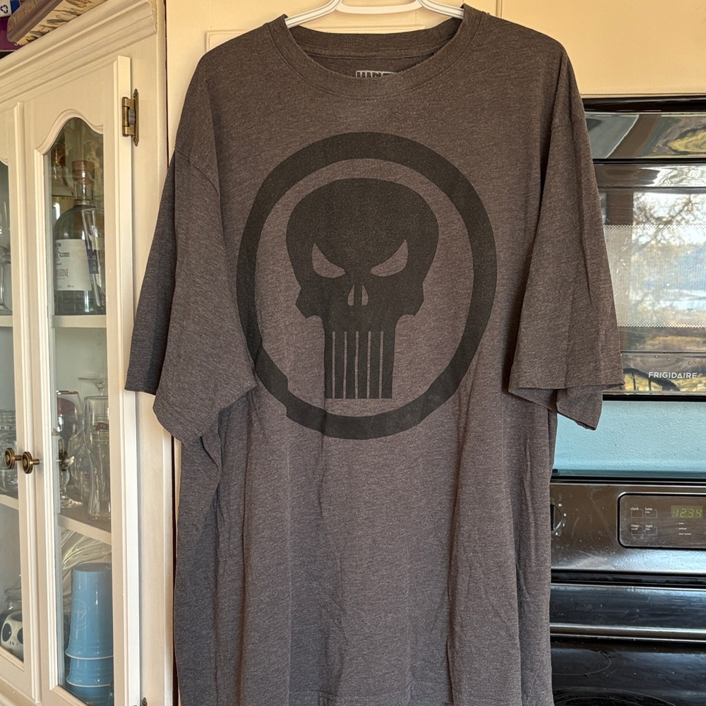 Gray Skull Graphic Men's T-Shirt